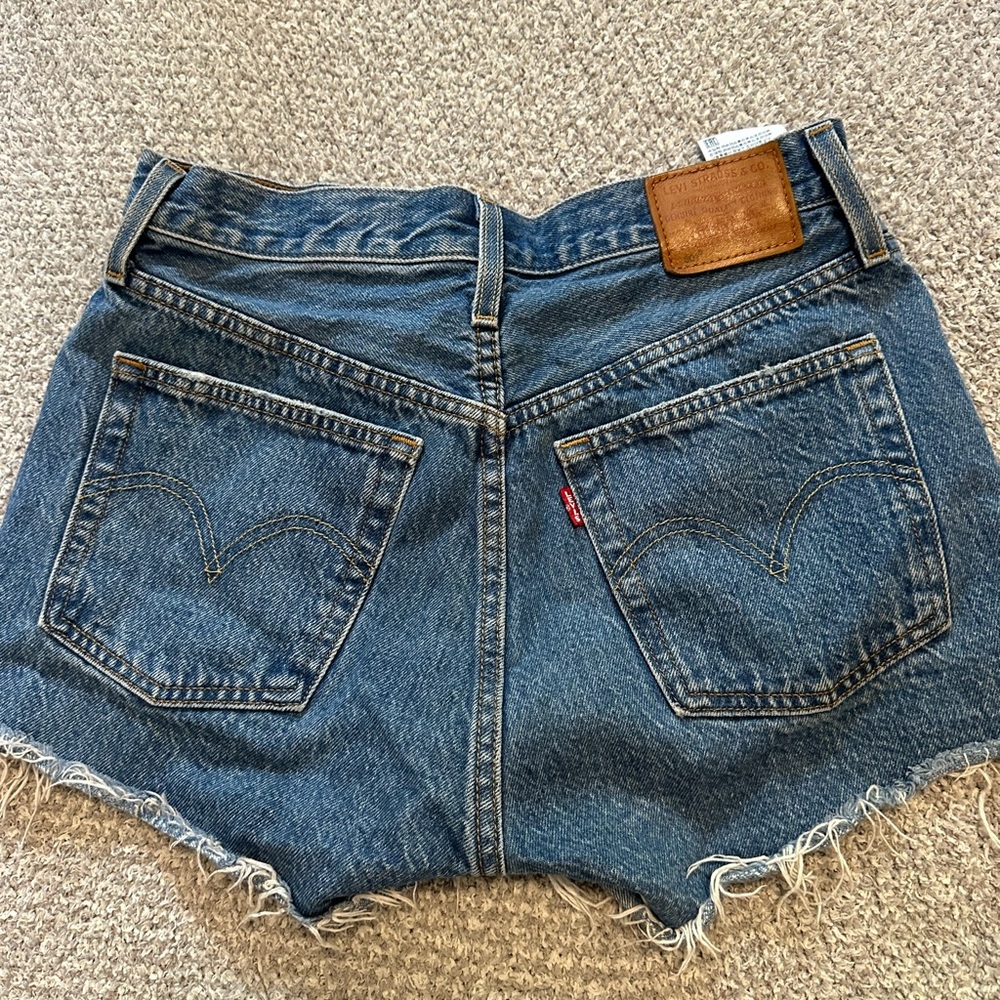 Levi's Blue Jean Shorts Distressed Vintage Style - Picture 2 of 3